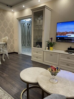 Продам трехкомнатную (3-комн.) квартиру, Саларьевская ул, 14к2, Московский п
