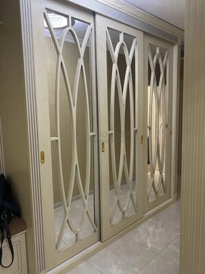 Продам трехкомнатную (3-комн.) квартиру, Саларьевская ул, 14к2, Московский п