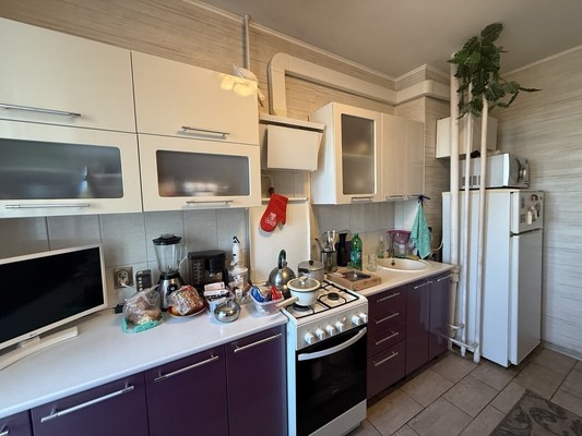 Продам трехкомнатную (3-комн.) квартиру, Дружбы ул, 62, Симферополь г