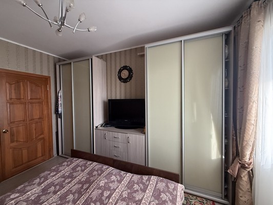 Продам трехкомнатную (3-комн.) квартиру, Дружбы ул, 62, Симферополь г