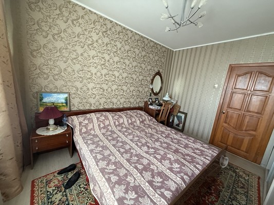 Продам трехкомнатную (3-комн.) квартиру, Дружбы ул, 62, Симферополь г