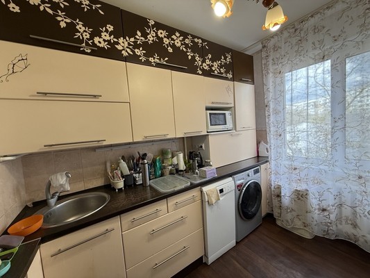 Продам трехкомнатную (3-комн.) квартиру, Победы пр-кт, 82, Симферополь г