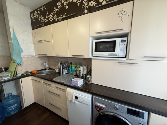 Продам трехкомнатную (3-комн.) квартиру, Победы пр-кт, 82, Симферополь г