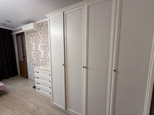 Продам трехкомнатную (3-комн.) квартиру, Победы пр-кт, 82, Симферополь г