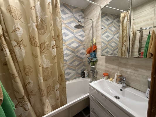 Продам трехкомнатную (3-комн.) квартиру, Победы пр-кт, 82, Симферополь г