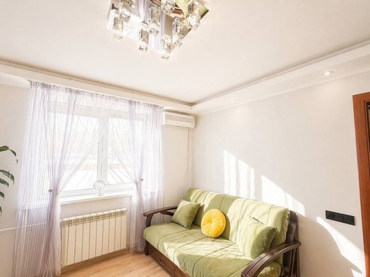 Продам двухкомнатную (2-комн.) квартиру, Фатыха Амирхана ул, 23, Казань г