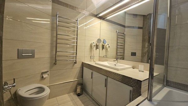 Сдам трехкомнатную (3-комн.) квартиру, Ленинградское ш, 130к3, Москва г