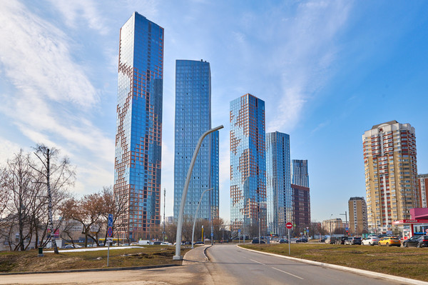 Продам многокомнатную квартиру, Озёрная ул, 1к2, Москва г