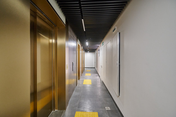 Продам многокомнатную квартиру, Озёрная ул, 1к2, Москва г