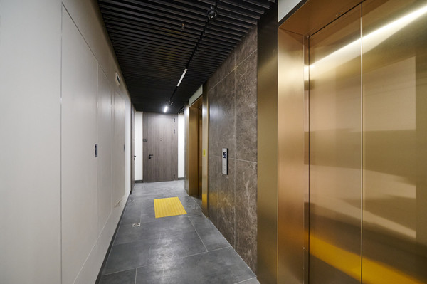 Продам многокомнатную квартиру, Озёрная ул, 1к2, Москва г