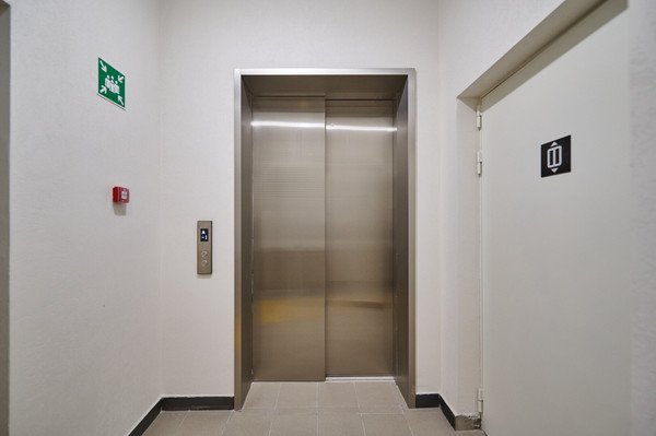 Продам многокомнатную квартиру, Озёрная ул, 1к2, Москва г