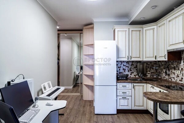 Продам однокомнатную (1-комн.) квартиру, 1-я Машиностроения ул, 10, Москва г