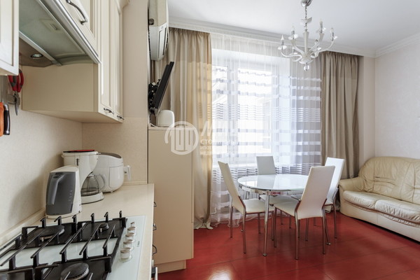 Продам многокомнатную квартиру, 1-я Машиностроения ул, 4к1, Москва г