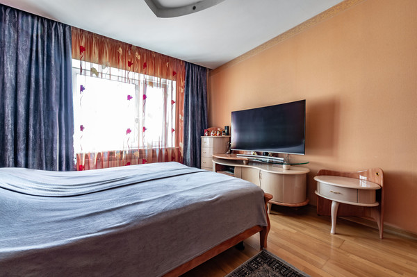 Продам многокомнатную квартиру, Тореза пр-кт, 95а, Санкт-Петербург г