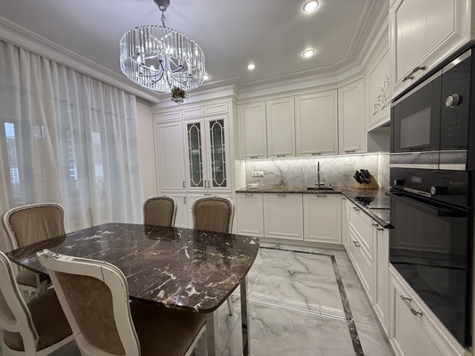 Продам трехкомнатную (3-комн.) квартиру, Ильинский б-р, 8, Красногорск г