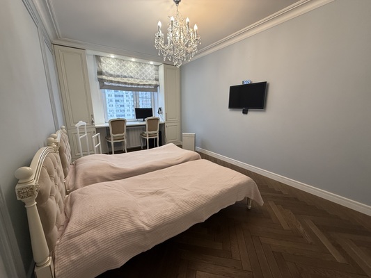 Продам трехкомнатную (3-комн.) квартиру, Ильинский б-р, 8, Красногорск г