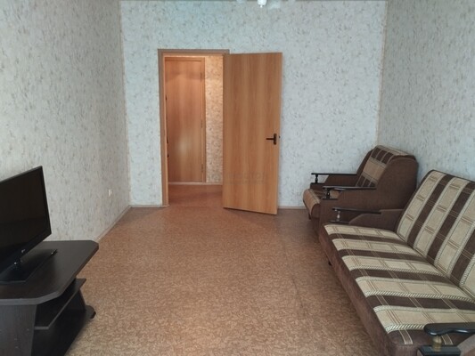 Продам однокомнатную (1-комн.) квартиру, Брусилова ул, 37к1, Москва г