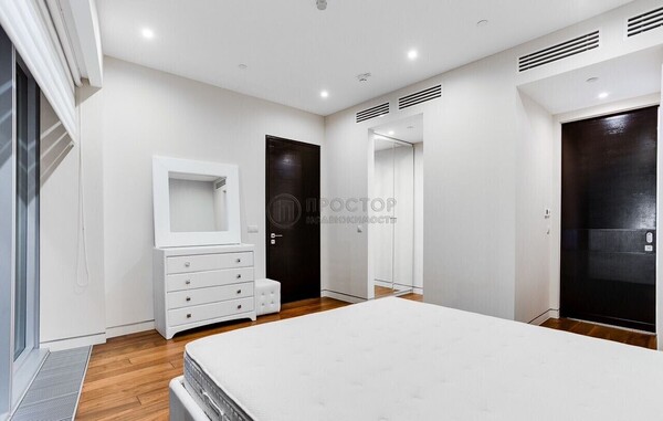 Продам двухкомнатную (2-комн.) квартиру, 1-й Красногвардейский проезд, 21с2, Москва г