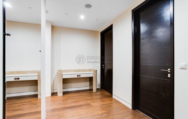 Продам двухкомнатную (2-комн.) квартиру, 1-й Красногвардейский проезд, 21с2, Москва г