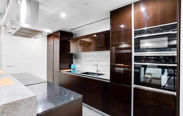 Продам двухкомнатную (2-комн.) квартиру, 1-й Красногвардейский проезд, 21с2, Москва г