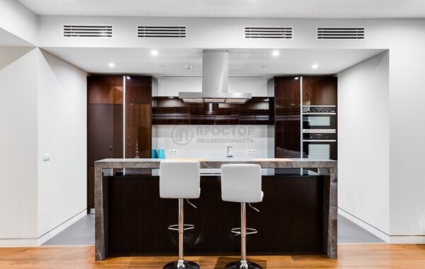 Продам двухкомнатную (2-комн.) квартиру, 1-й Красногвардейский проезд, 21с2, Москва г