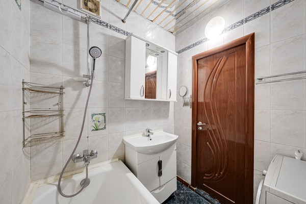 Продам многокомнатную квартиру, Гарибальди ул, 10к6, Москва г