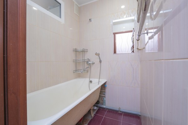Продам трехкомнатную (3-комн.) квартиру, Голева ул, 3, Пермь г