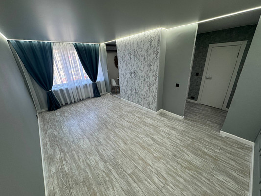 Продам трехкомнатную (3-комн.) квартиру, Ленина пр-кт, 7, Комсомольск-на-Амуре г