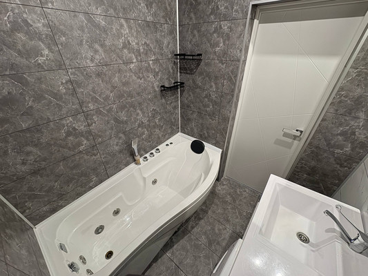 Продам трехкомнатную (3-комн.) квартиру, Ленина пр-кт, 7, Комсомольск-на-Амуре г
