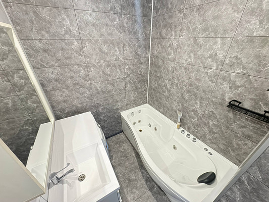 Продам трехкомнатную (3-комн.) квартиру, Ленина пр-кт, 7, Комсомольск-на-Амуре г