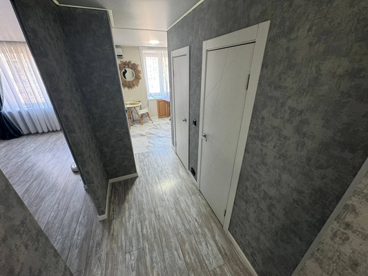 Продам трехкомнатную (3-комн.) квартиру, Ленина пр-кт, 7, Комсомольск-на-Амуре г