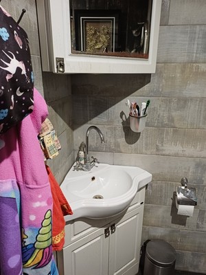 Продам трехкомнатную (3-комн.) квартиру, Новолучанская ул, 14, Великий Новгород г