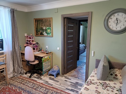 Продам трехкомнатную (3-комн.) квартиру, Новолучанская ул, 14, Великий Новгород г