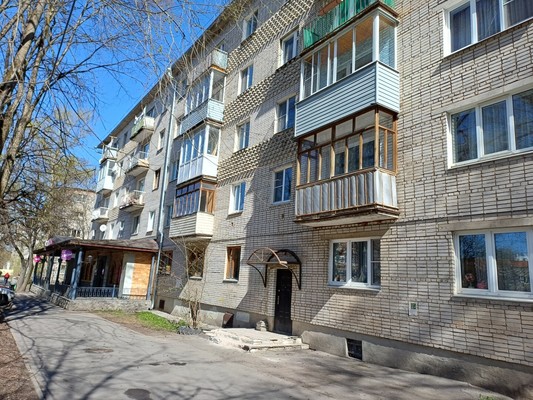 Продам трехкомнатную (3-комн.) квартиру, Новолучанская ул, 14, Великий Новгород г
