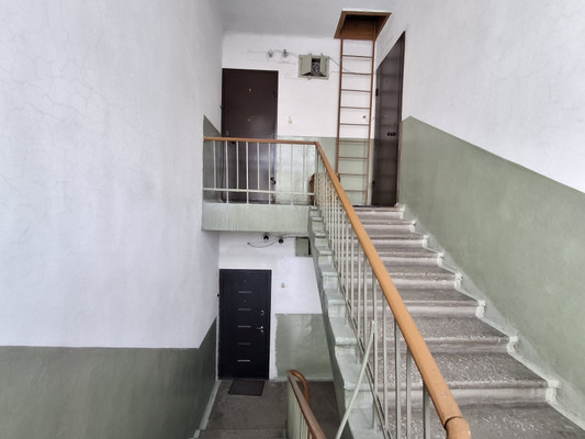 Продам двухкомнатную (2-комн.) квартиру, Макеева пр-кт, 4, Миасс г