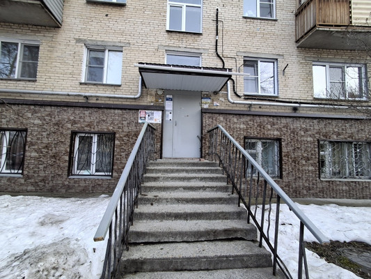 Продам двухкомнатную (2-комн.) квартиру, Романенко ул, 32, Миасс г