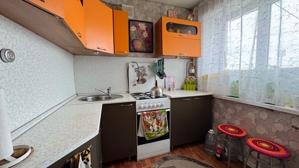 Продам двухкомнатную (2-комн.) квартиру, 8 Июля ул, 33, Миасс г