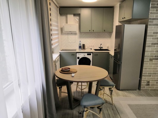 Продам трехкомнатную (3-комн.) квартиру, Леднева ул, 2, Новороссийск г