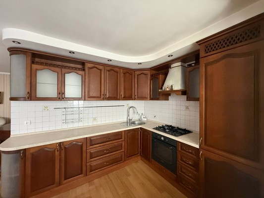 Продам трехкомнатную (3-комн.) квартиру, Ленина б-р, 6Бб, Симферополь г