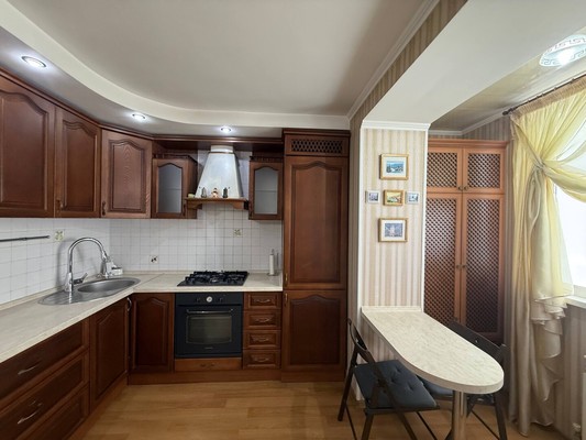 Продам трехкомнатную (3-комн.) квартиру, Ленина б-р, 6Бб, Симферополь г