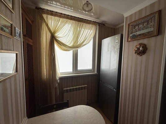 Продам трехкомнатную (3-комн.) квартиру, Ленина б-р, 6Бб, Симферополь г