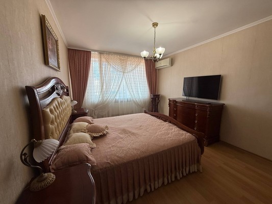 Продам трехкомнатную (3-комн.) квартиру, Ленина б-р, 6Бб, Симферополь г