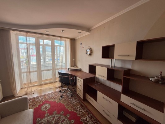 Продам трехкомнатную (3-комн.) квартиру, Ленина б-р, 6Бб, Симферополь г