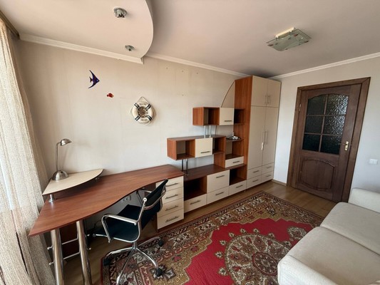 Продам трехкомнатную (3-комн.) квартиру, Ленина б-р, 6Бб, Симферополь г