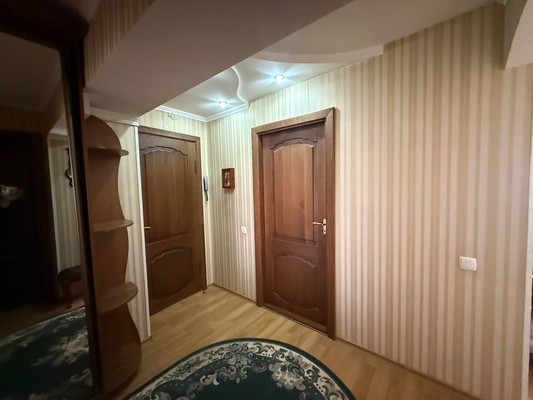 Продам трехкомнатную (3-комн.) квартиру, Ленина б-р, 6Бб, Симферополь г