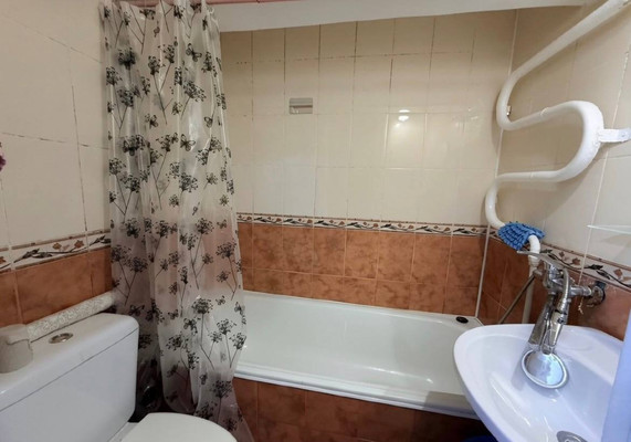 Продам однокомнатную (1-комн.) квартиру, Студенческая ул, 5, Симферополь г