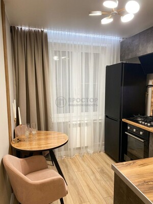 Продам однокомнатную (1-комн.) квартиру, Малахитовая ул, 13к1, Москва г