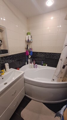 Продам трехкомнатную (3-комн.) квартиру, Лавриненко ул, 11к2, Москва г