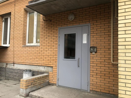 Продам однокомнатную (1-комн.) квартиру, Хохлова ул, 8, Гатчина г