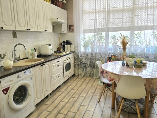 Продам двухкомнатную (2-комн.) квартиру, Балаклавская ул, 47а, Пионерское с